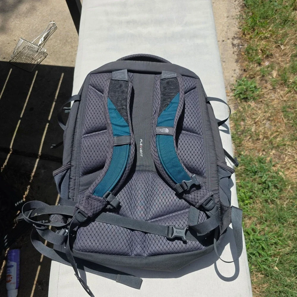 The North Face Recon Backpack Gray Teal FlexVent Laptop Hiking Daypack